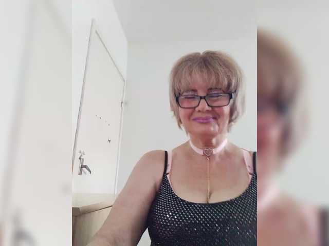 KASANDRABOLOSHKA live cam on BongaCams