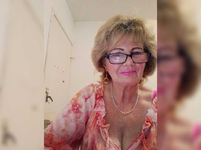 KASANDRABOLOSHKA live cam on BongaCams