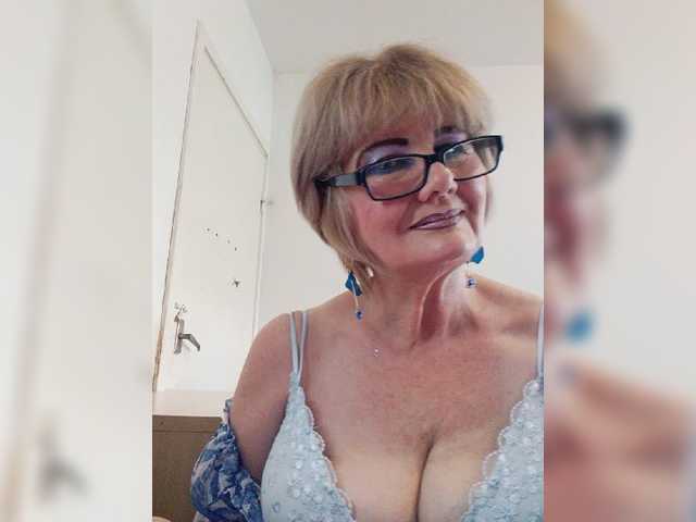 KASANDRABOLOSHKA live cam on BongaCams