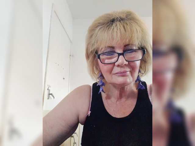 KASANDRABOLOSHKA live cam on BongaCams