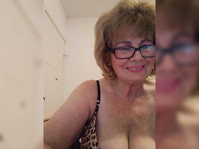 MoonGoddess live cam preview
