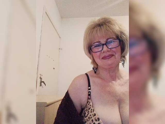 KASANDRABOLOSHKA live cam on BongaCams
