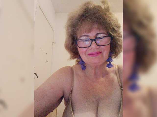 KASANDRABOLOSHKA live cam on BongaCams