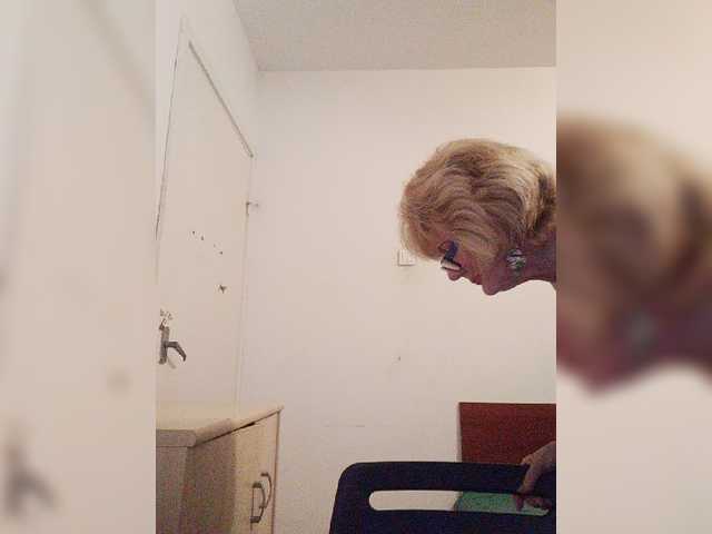 KASANDRABOLOSHKA live cam