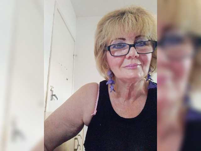 KASANDRABOLOSHKA live cam on BongaCams