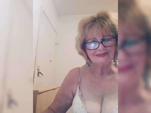 KASANDRABOLOSHKA live cam on BongaCams