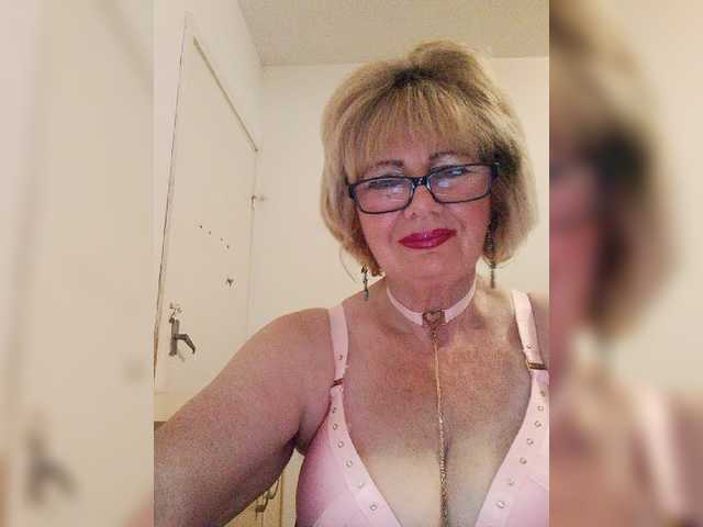KASANDRABOLOSHKA live cam on BongaCams