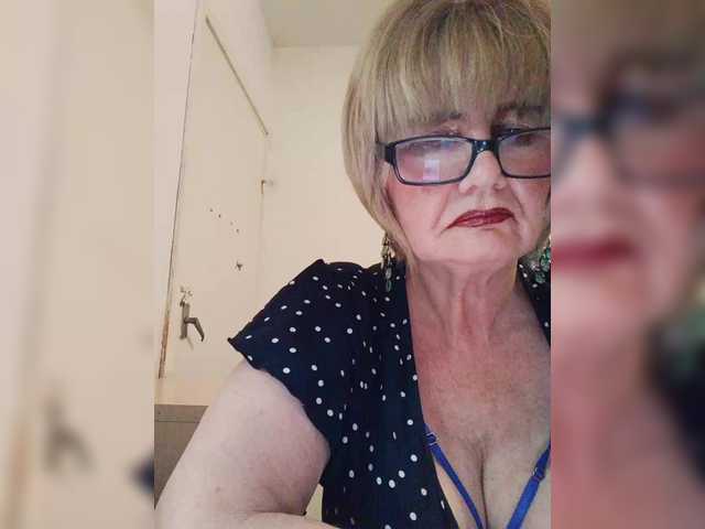 KASANDRABOLOSHKA live cam on BongaCams