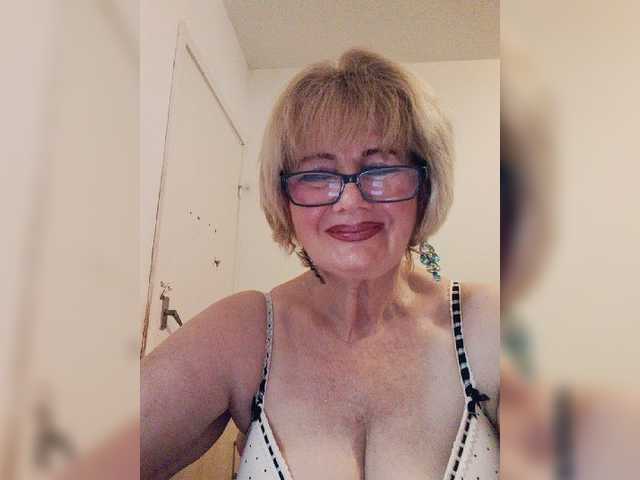 KASANDRABOLOSHKA live cam on BongaCams