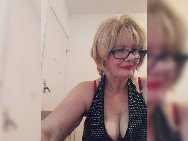 KASANDRABOLOSHKA live cam on BongaCams