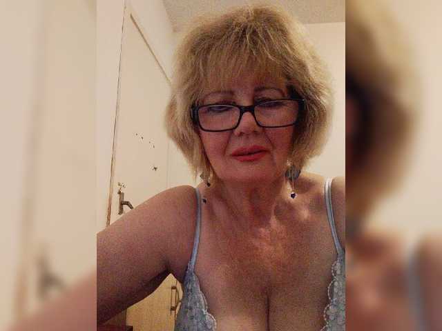 KASANDRABOLOSHKA live cam on BongaCams