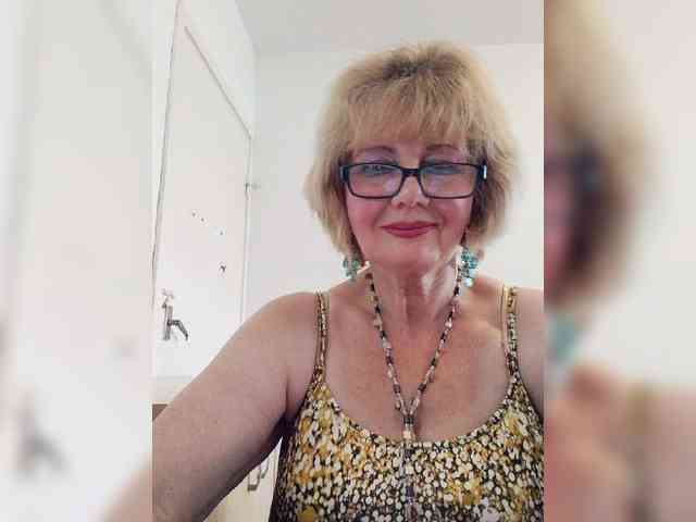 KASANDRABOLOSHKA live female cam on bongacams