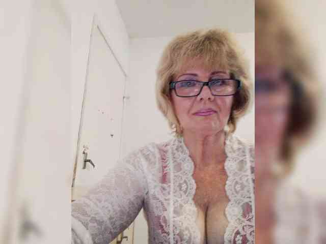 KASANDRABOLOSHKA live female cam on bongacams