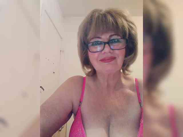 KASANDRABOLOSHKA live female cam on bongacams