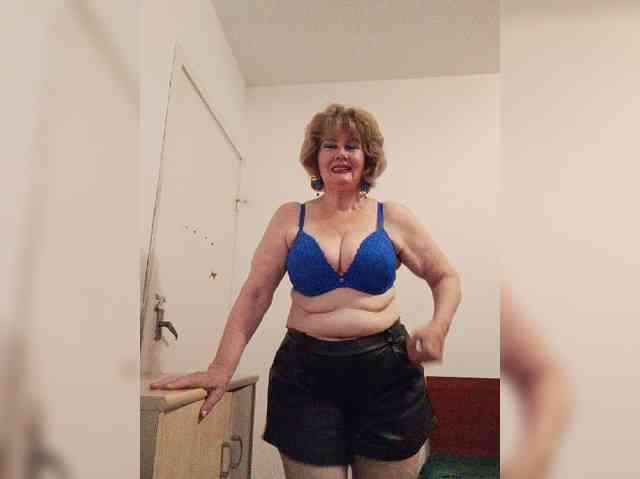 KASANDRABOLOSHKA live female cam on bongacams