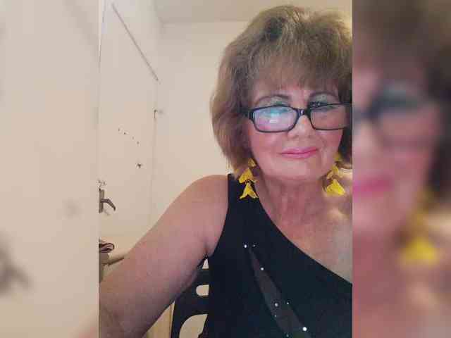 KASANDRABOLOSHKA live female cam on bongacams