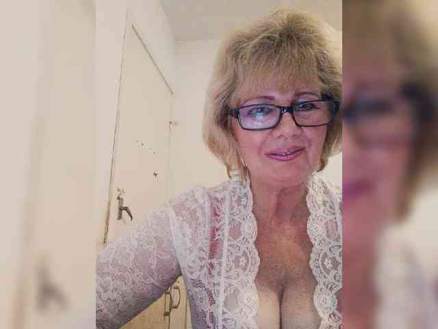 KASANDRABOLOSHKA live female cam on bongacams