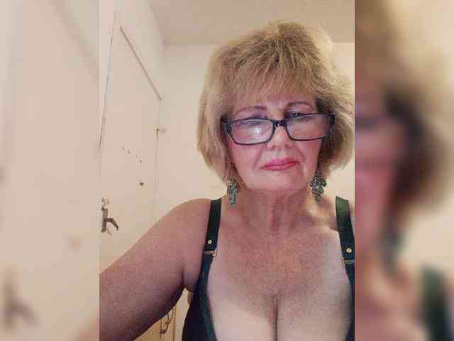 KASANDRABOLOSHKA live female cam on bongacams