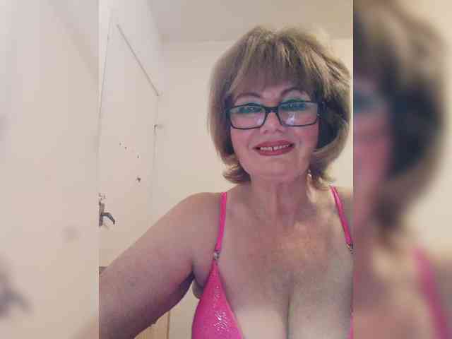 KASANDRABOLOSHKA live female cam on bongacams