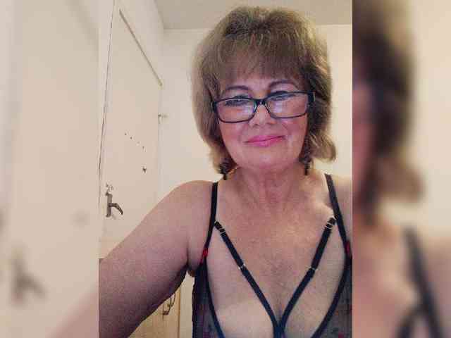 KASANDRABOLOSHKA live female cam on bongacams
