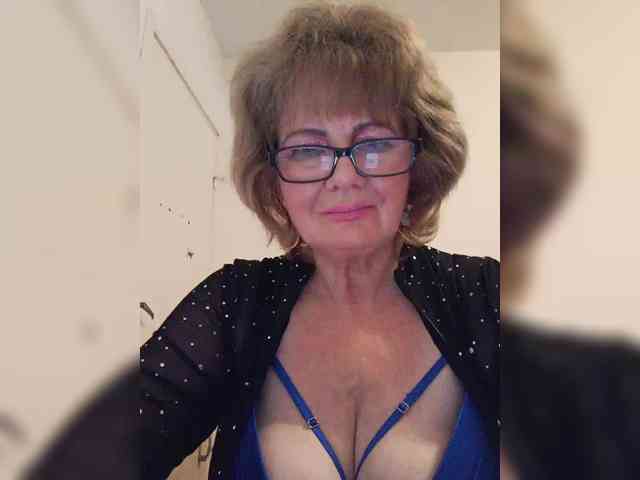 KASANDRABOLOSHKA live female cam on bongacams
