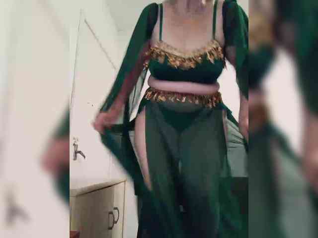 KASANDRABOLOSHKA live female cam on bongacams