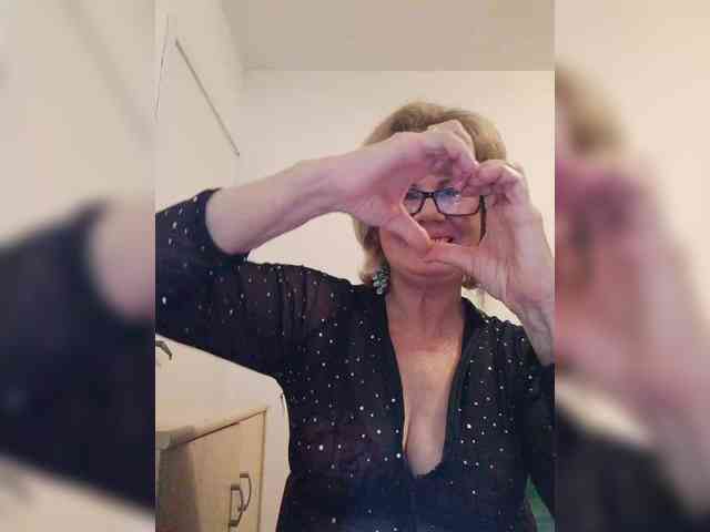 KASANDRABOLOSHKA live female cam on bongacams