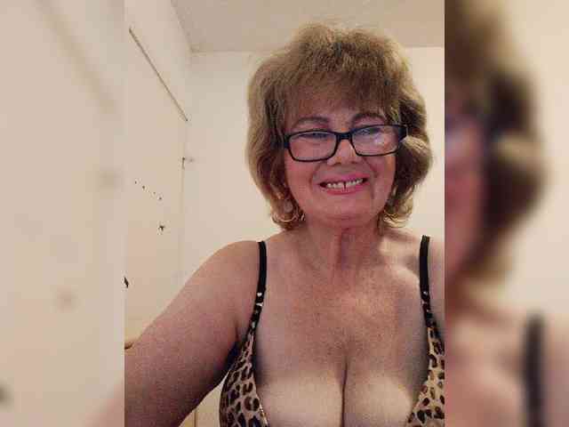 Moongoddess's cam show statistics and live stream