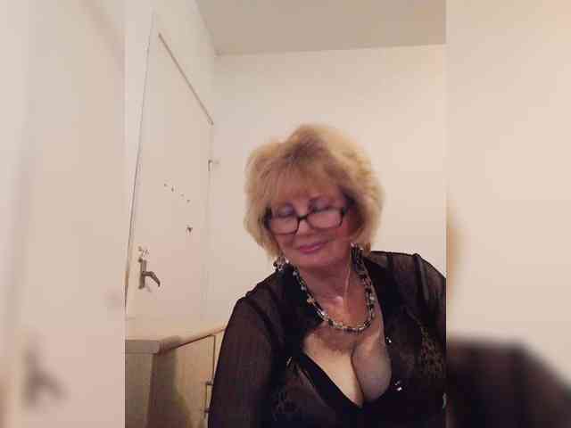 KASANDRABOLOSHKA live female cam on bongacams