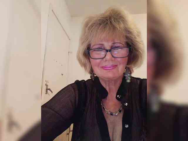 KASANDRABOLOSHKA live female cam on bongacams