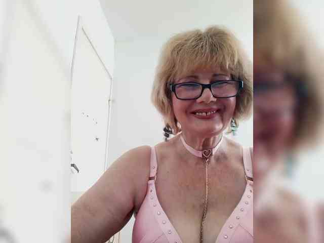KASANDRABOLOSHKA live female cam on bongacams