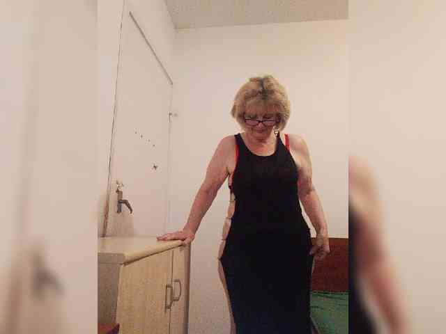 KASANDRABOLOSHKA live female cam on bongacams