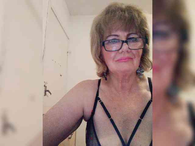 KASANDRABOLOSHKA live female cam on bongacams