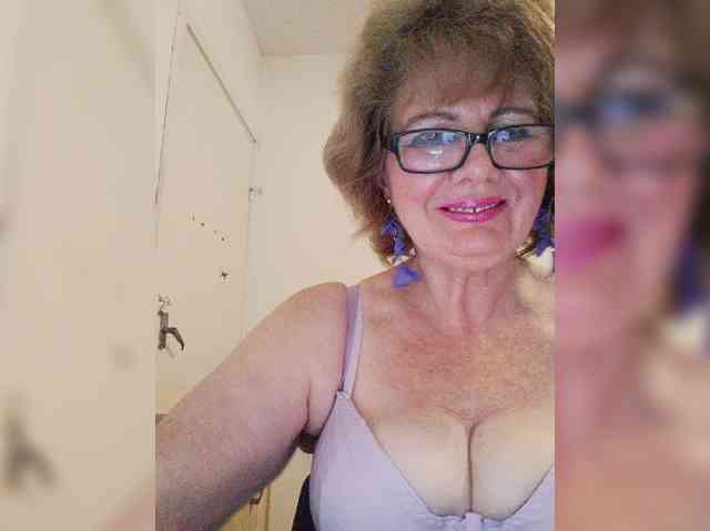 KASANDRABOLOSHKA live female cam on bongacams