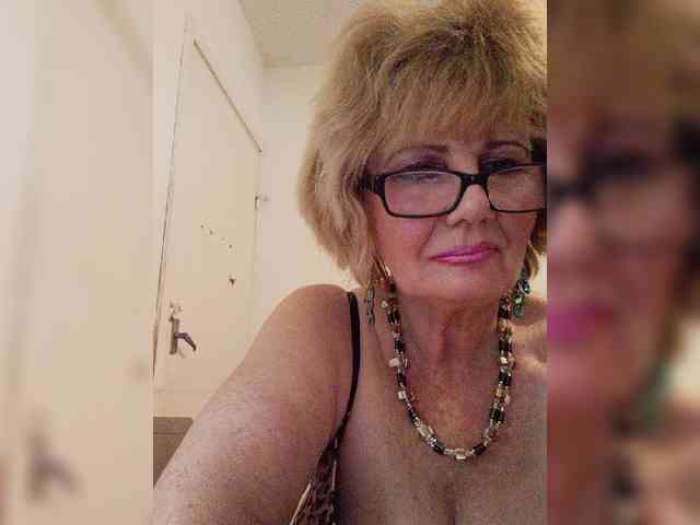 KASANDRABOLOSHKA live female cam on bongacams