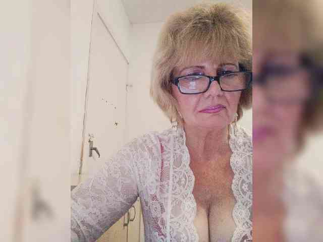 KASANDRABOLOSHKA live female cam on bongacams