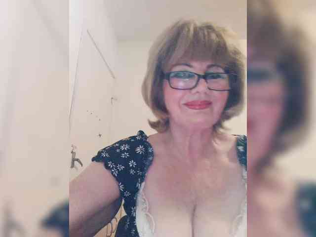 KASANDRABOLOSHKA live female cam on bongacams