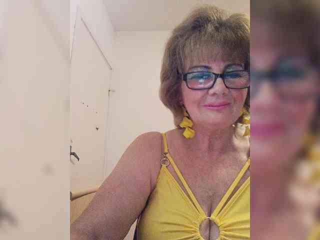 KASANDRABOLOSHKA live female cam on bongacams
