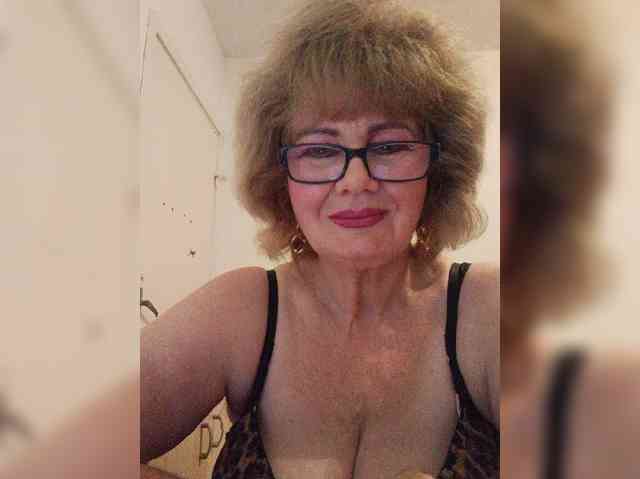 KASANDRABOLOSHKA live female cam on bongacams
