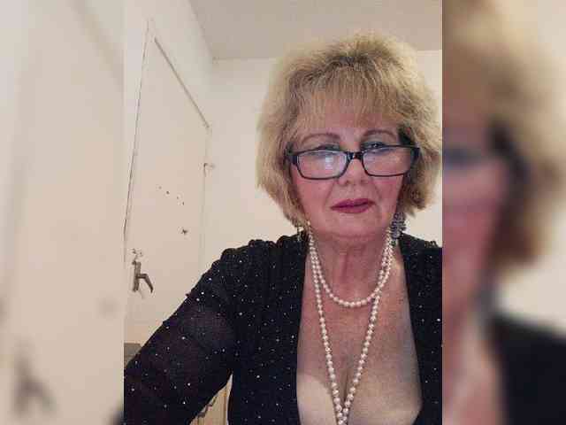 KASANDRABOLOSHKA live female cam on bongacams