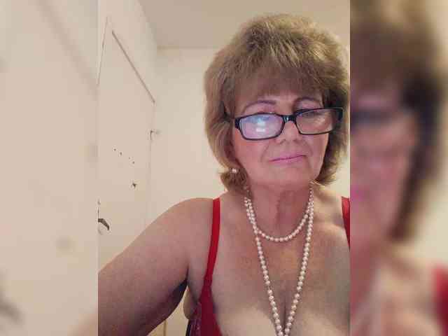 KASANDRABOLOSHKA live female cam on bongacams