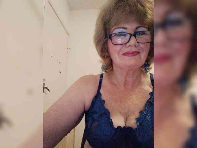 KASANDRABOLOSHKA live female cam on bongacams