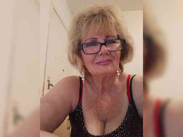 KASANDRABOLOSHKA live female cam on bongacams