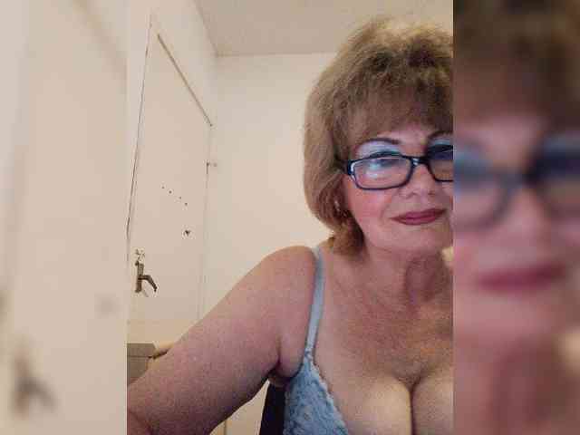 KASANDRABOLOSHKA live female cam on bongacams