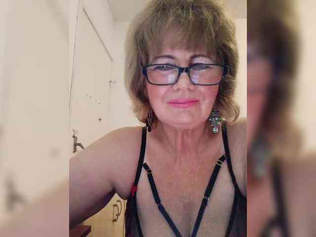 KASANDRABOLOSHKA live female cam on bongacams