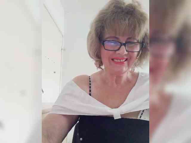 KASANDRABOLOSHKA live female cam on bongacams