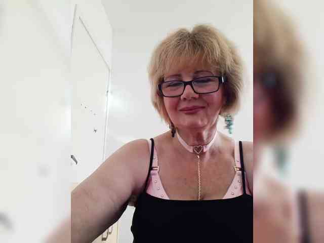 KASANDRABOLOSHKA live female cam on bongacams
