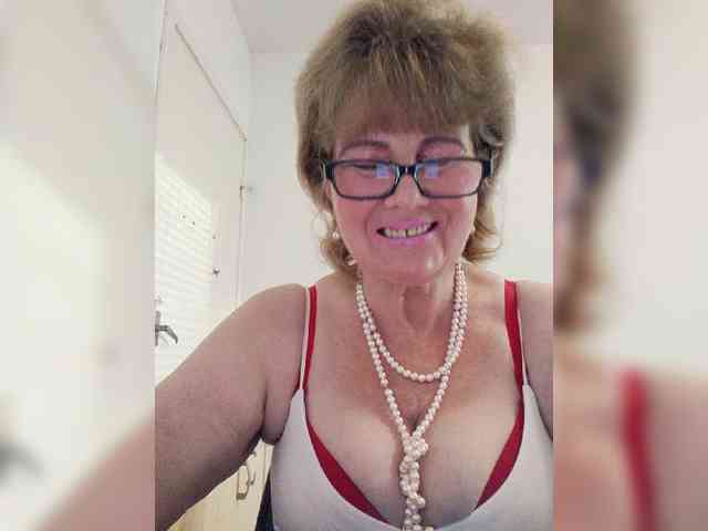 KASANDRABOLOSHKA live female cam on bongacams