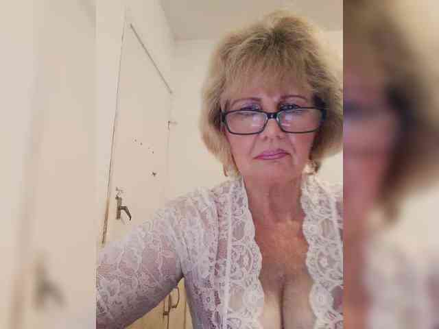 KASANDRABOLOSHKA live female cam on bongacams