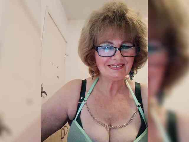 KASANDRABOLOSHKA live female cam on bongacams